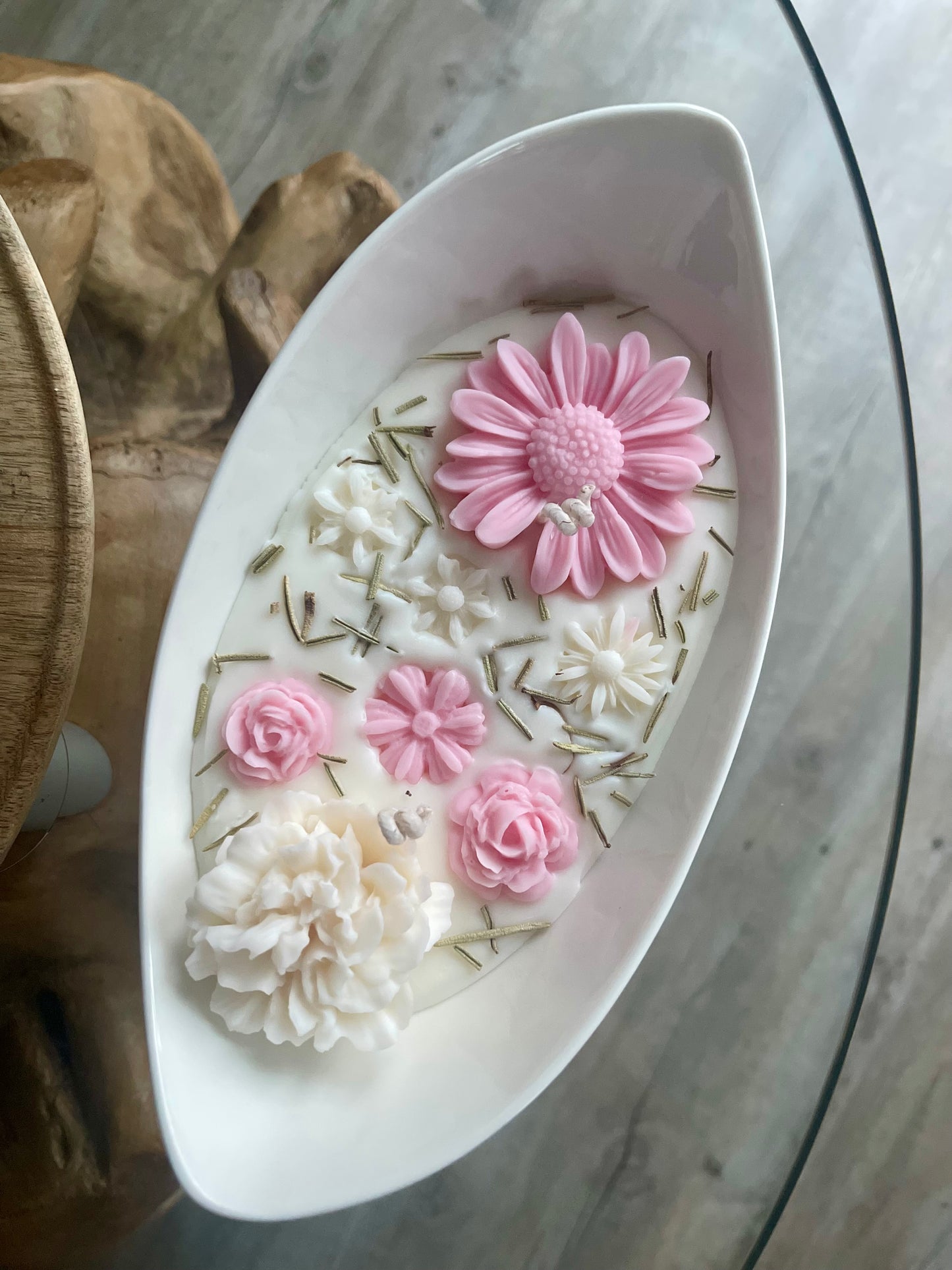 Blumengarten mit getrockneten Blüten
