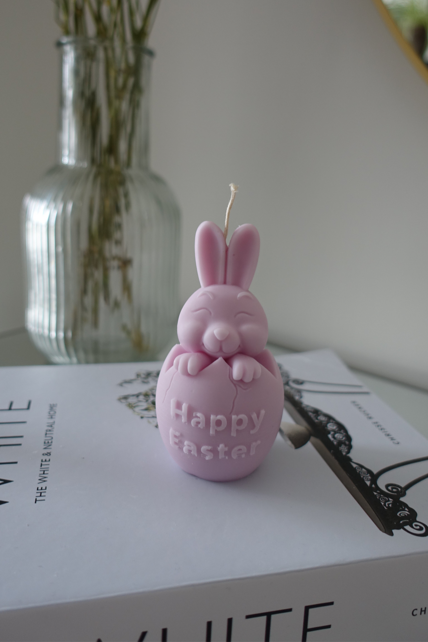 Osterhase im Ei "Happy Easter"