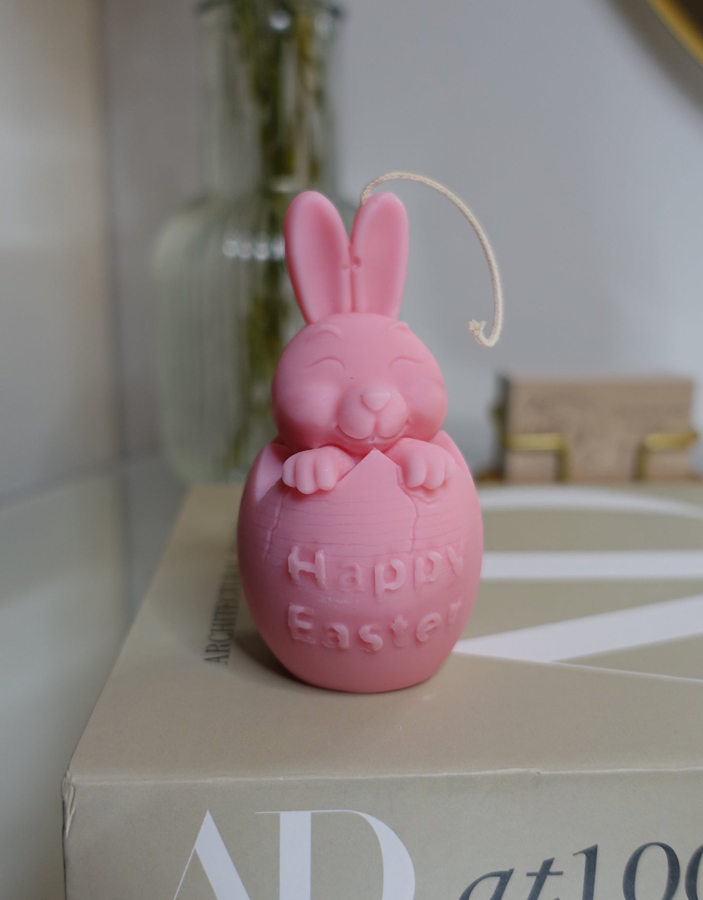 Osterhase im Ei "Happy Easter"