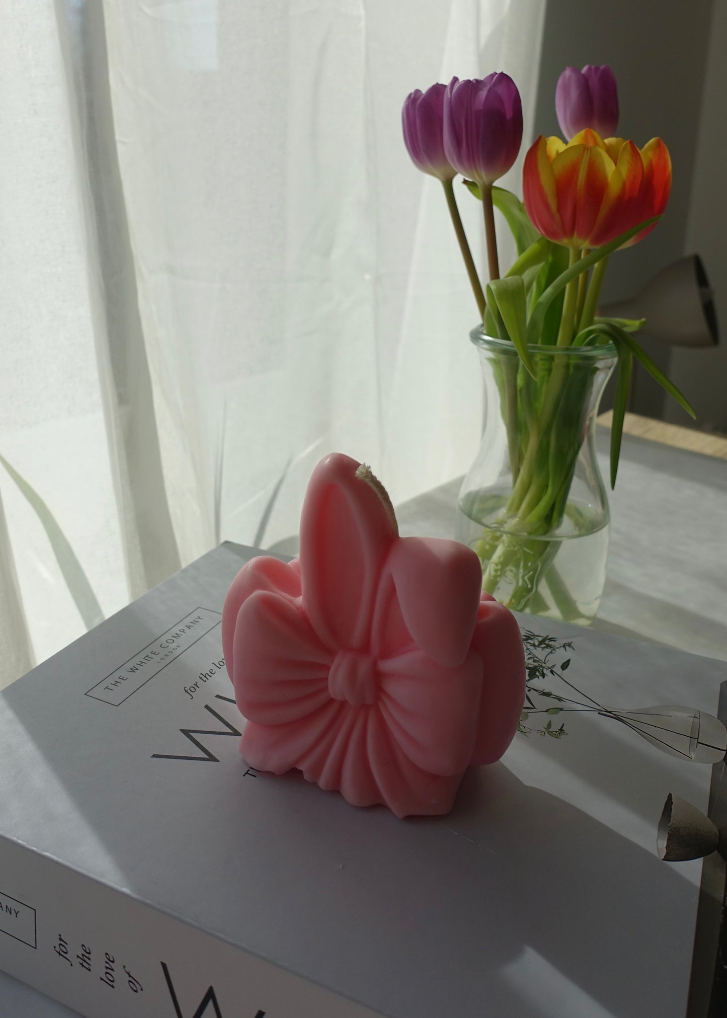 Osterhase mit Schleife