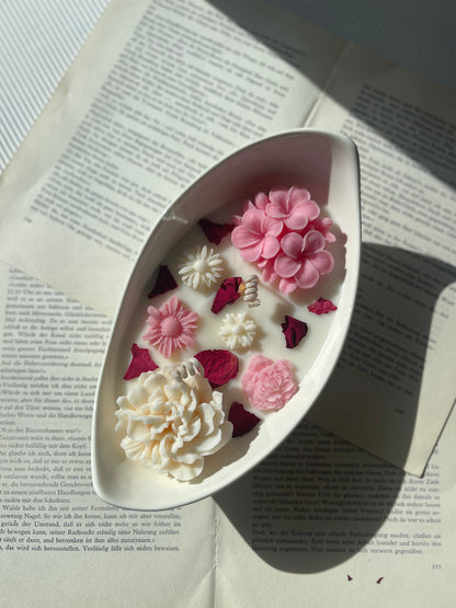 Blumengarten mit getrockneten Blüten