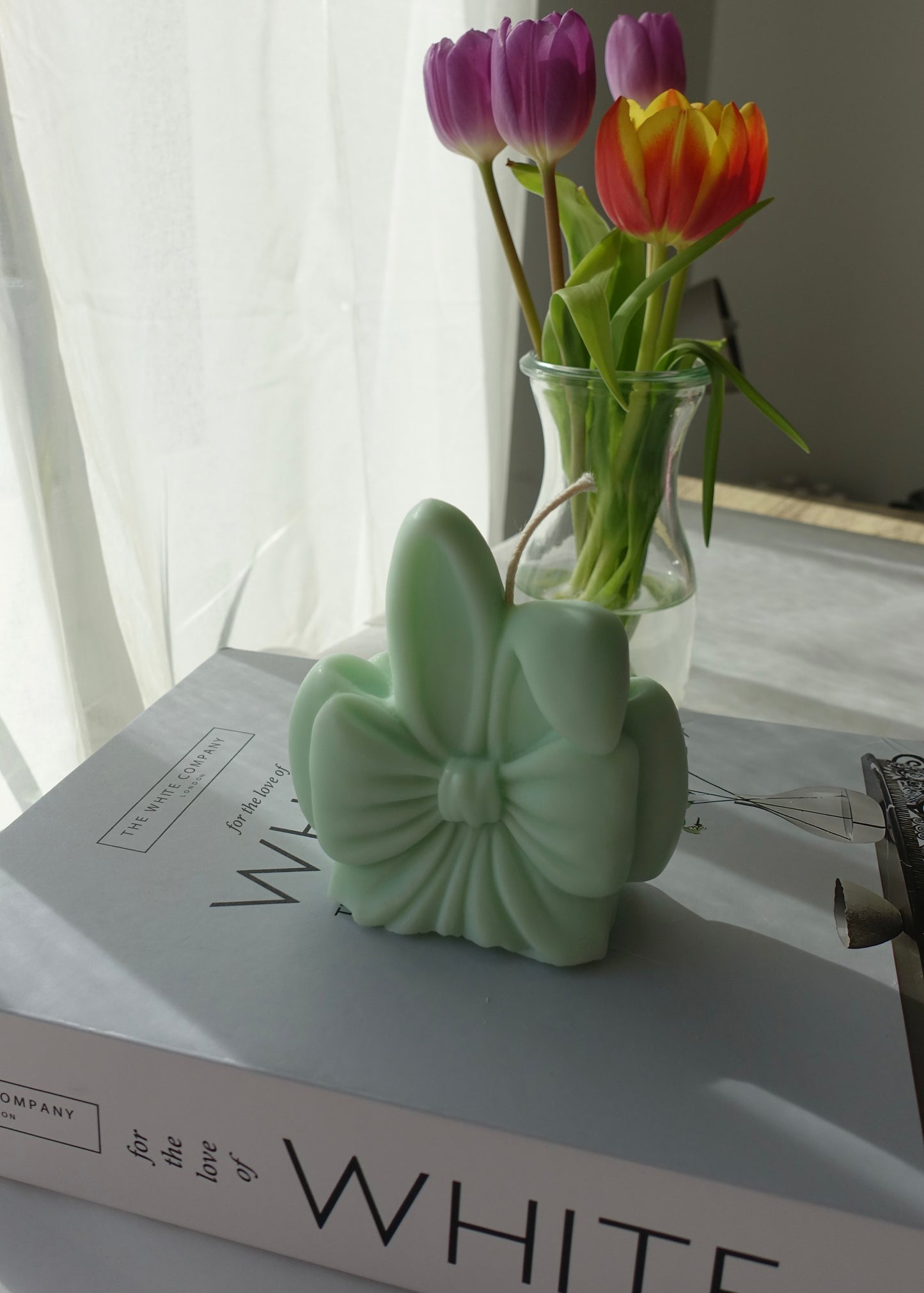 Osterhase mit Schleife